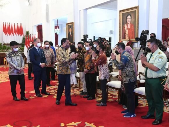 Kilas Balik 2022: PMK Hadir di Istana Negara, Saksikan Presiden Jokowi Terima Penghargaan Swasembada Beras dari IRRI