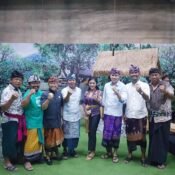 foto-bersama-warung-kopi-wirasa