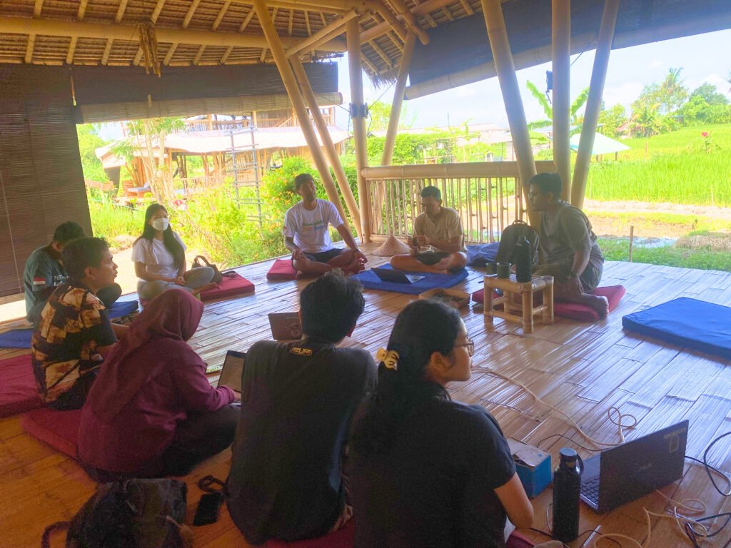 Petani Muda Keren Berbagi Ilmu di Astungkara Way