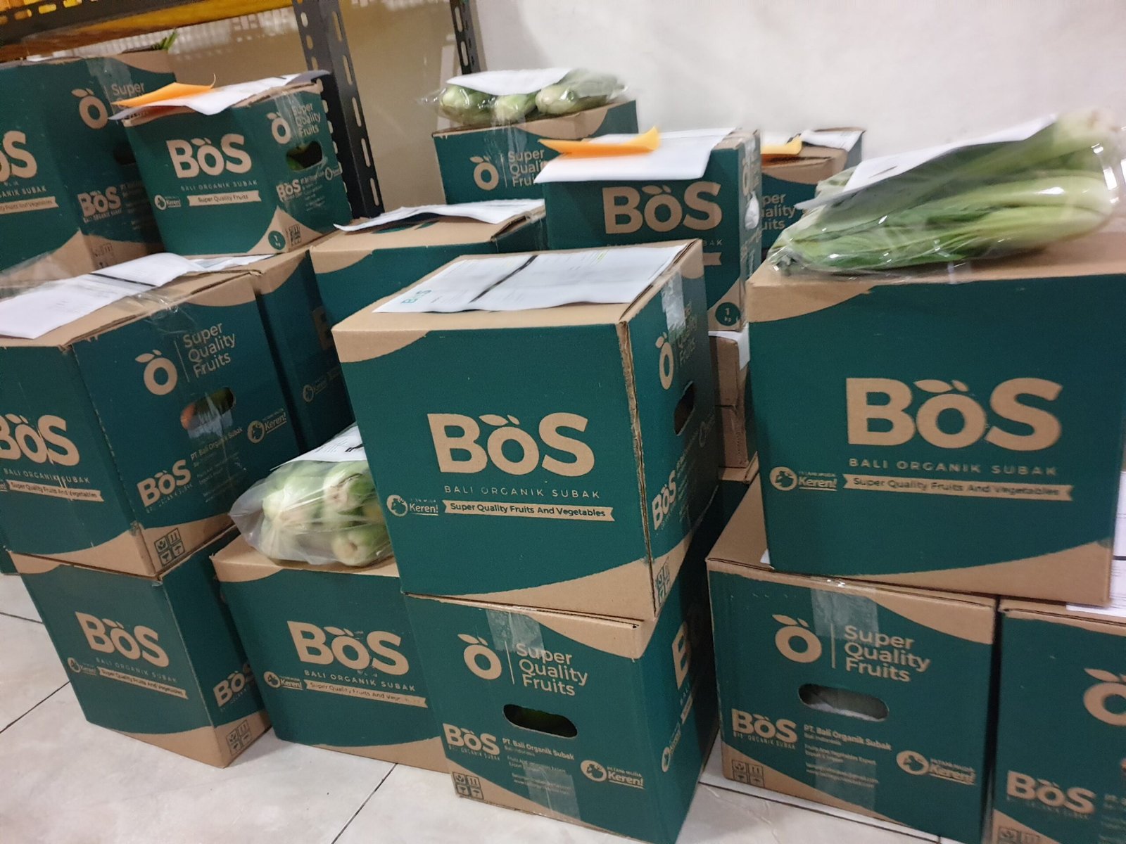 Pengemasan pesanan sayuran BoSFresh untuk konsumen