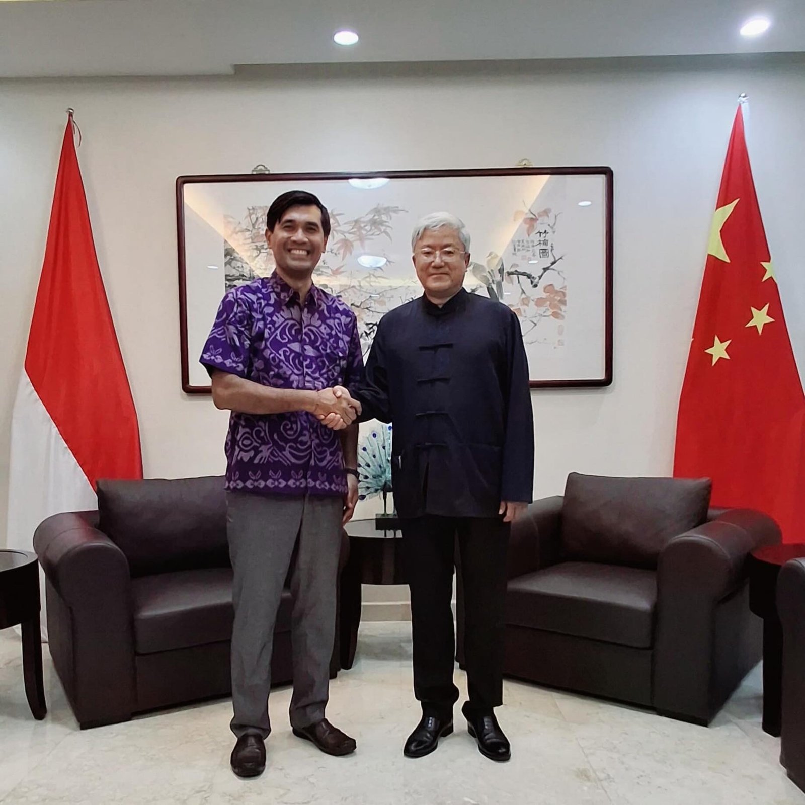 Agung Wedhatama Petani Muda Keren bersama Konjen Tiongkok di Denpasar Zhang Zhisheng