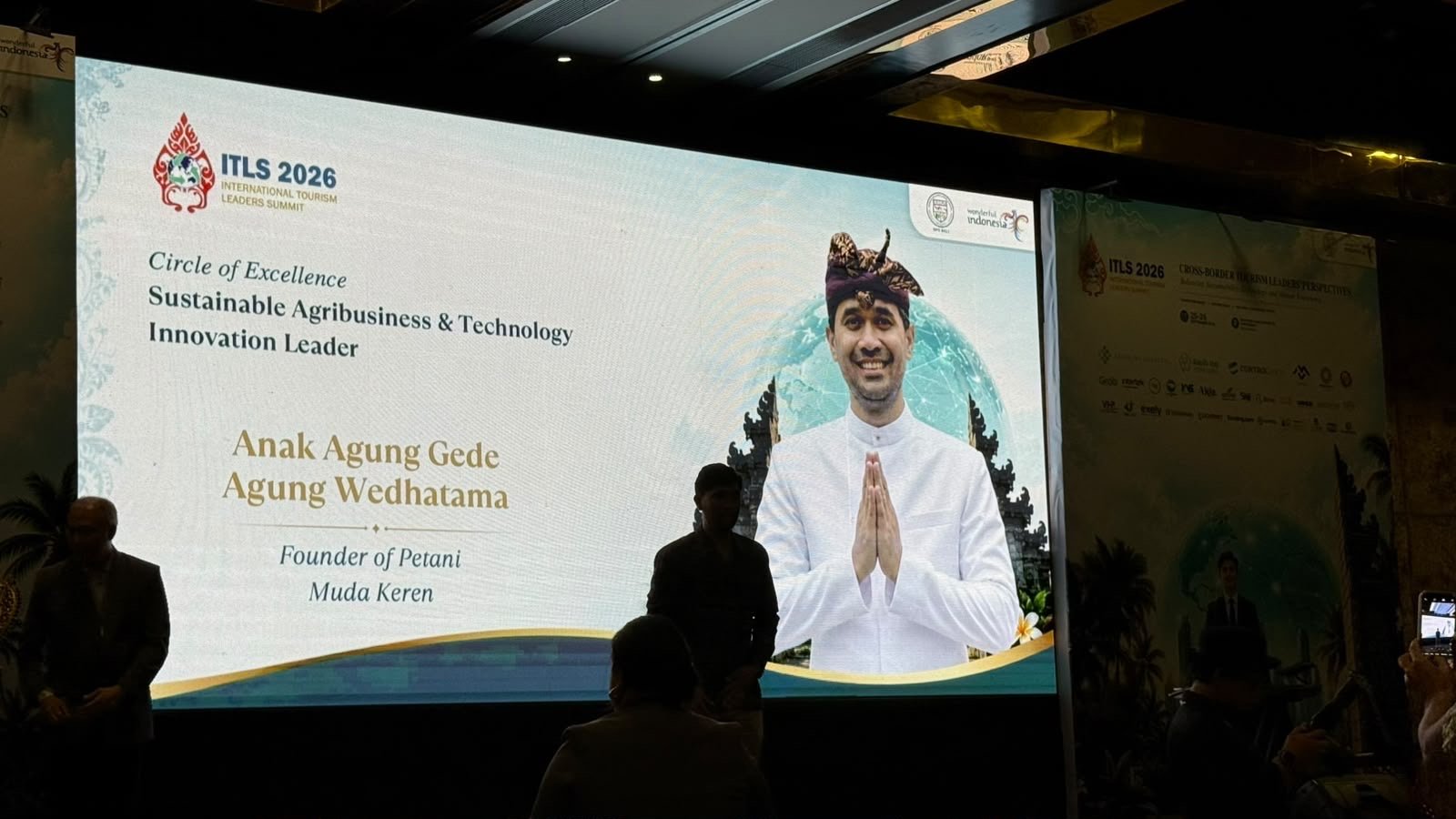 Agung Wedhatama menerima ITLS Award 2026 IHGMA Bali Circle of Excellence