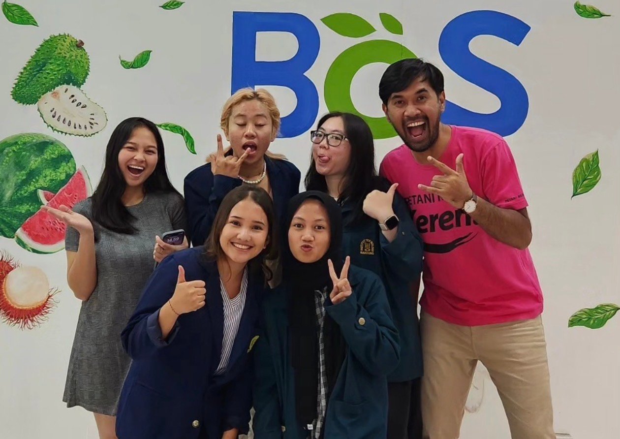 Kegiatan mahasiswa ITB bersama Petani Muda Keren