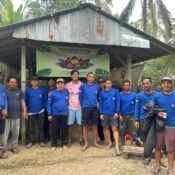 Foto bersama anggota kelompok tani salak Sari Kumala Giri di Selemadeg Tabanan
