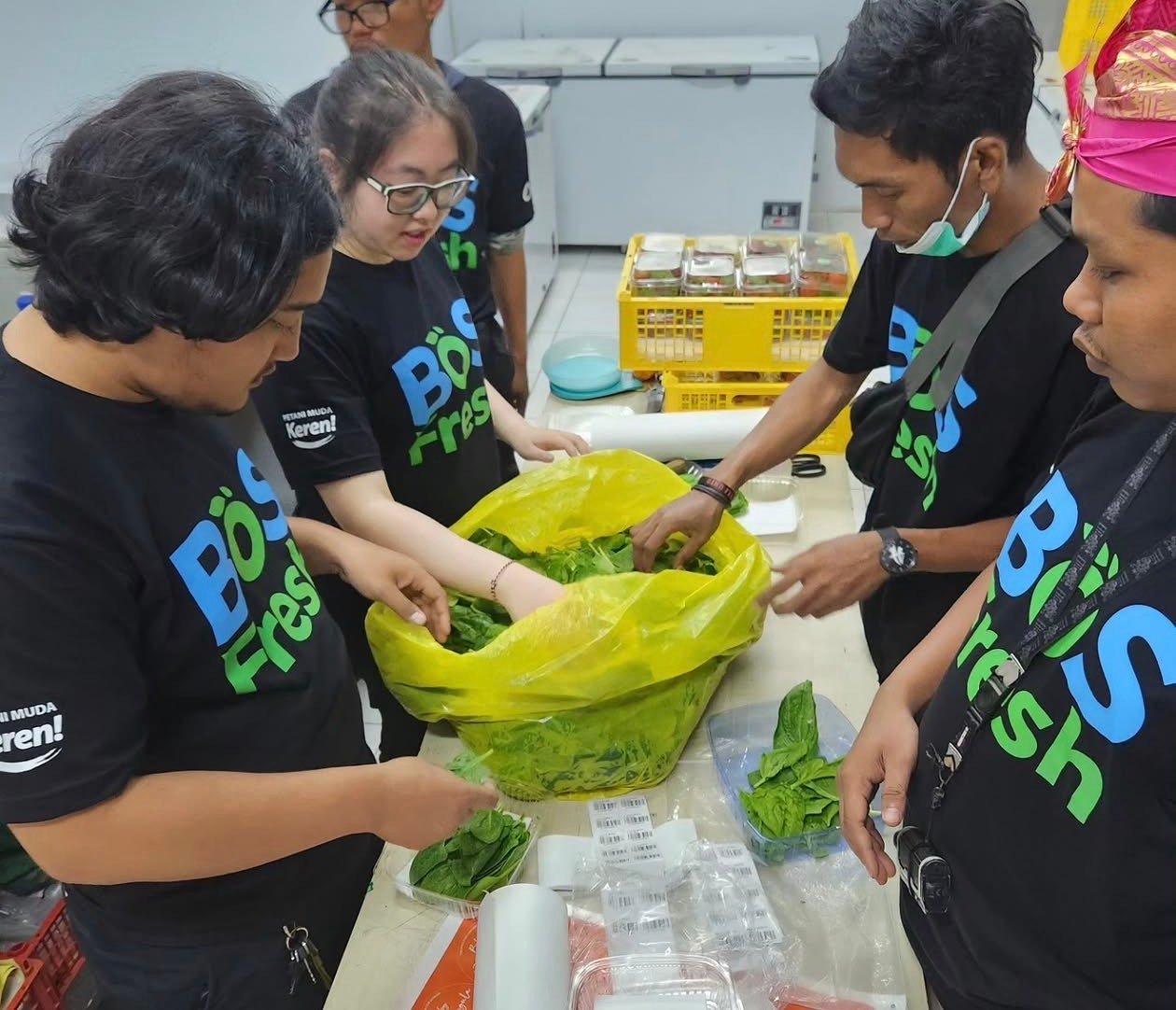 Mahasiswa ITB mempelajari proses off-farm dan packing BoS Fresh