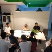 Mahasiswa INSTIPER Yogyakarta mengikuti PKL di P4S Petani Muda Keren