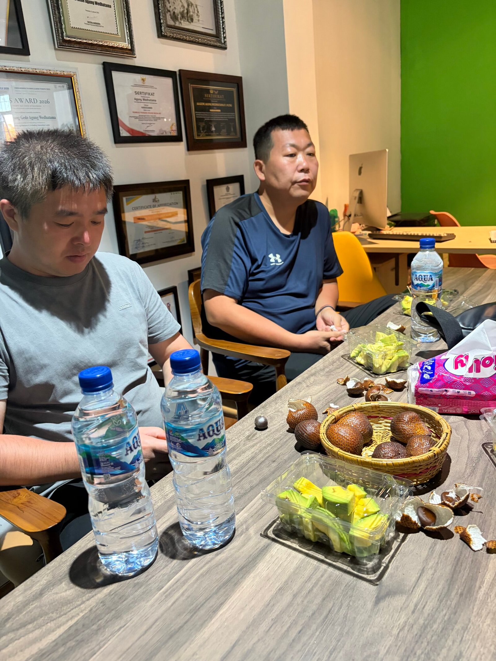 Buyer manggis China berdiskusi dengan tim BoS terkait persiapan ekspor manggis Bali ke China