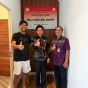 Dokumentasi kunjungan Kepala Dinas Pertanian Kabupaten Badung AA Ngurah Raka Sudana ke kantor Koperasi Petani Muda Keren