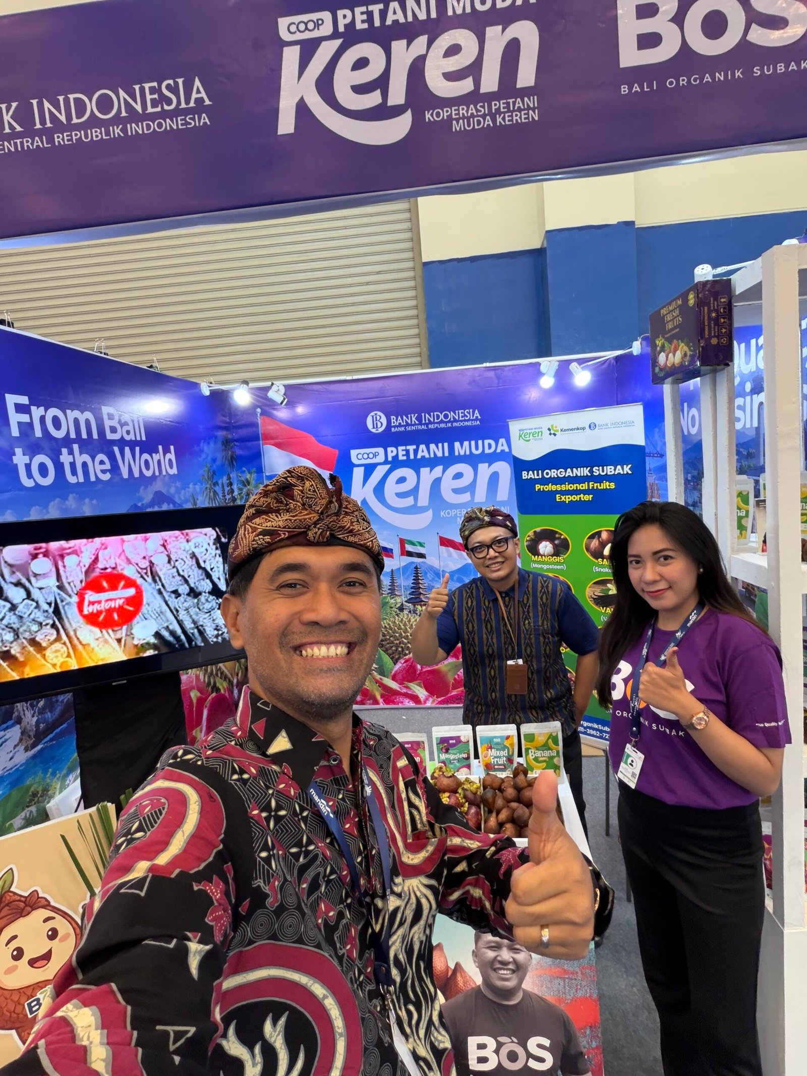 Tim BOS Export di booth pameran