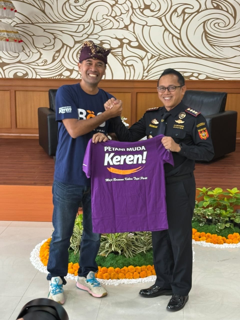Pertukaran kaos Petani Muda Keren
